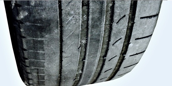 タイヤ交換の目安⑥偏った摩耗の説明用画像